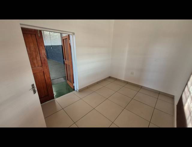 329M² WAREHOUSE TO LET IN APEX
